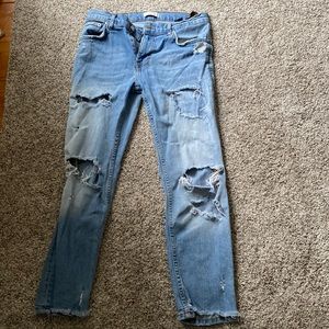 Selling because it doesn’t fit me anymore! It is super comfy and stretchy!